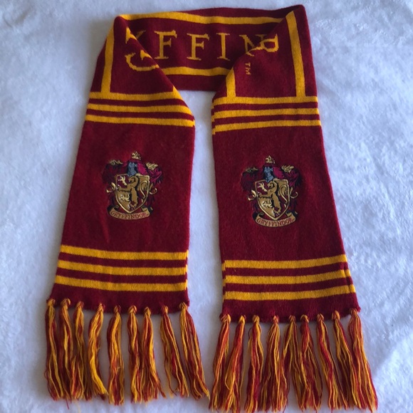 Harry Potter Gryffindor House scarf - Picture 3 of 5